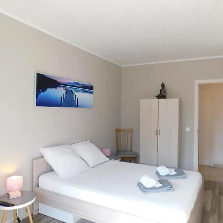 T2, Les Arenes, Centre-Ville, Climatise Apartment *